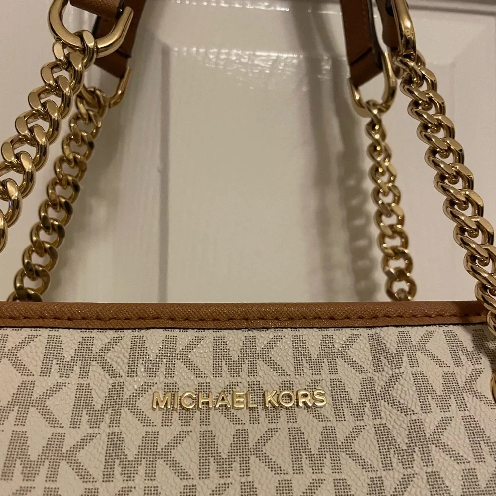 Michael Kors Signature Logo Jet Set Trvael Chain Medium tote - Picture 3 of 7